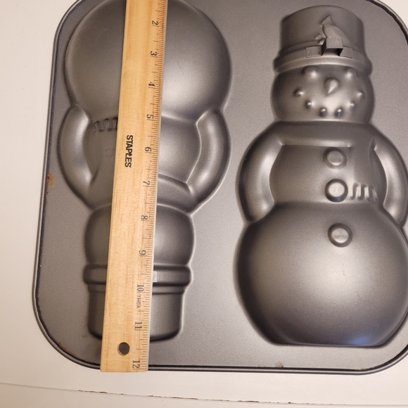 Pair of Snowman Non-stick Cake Pan Large & Medium - Picture 4 of 8